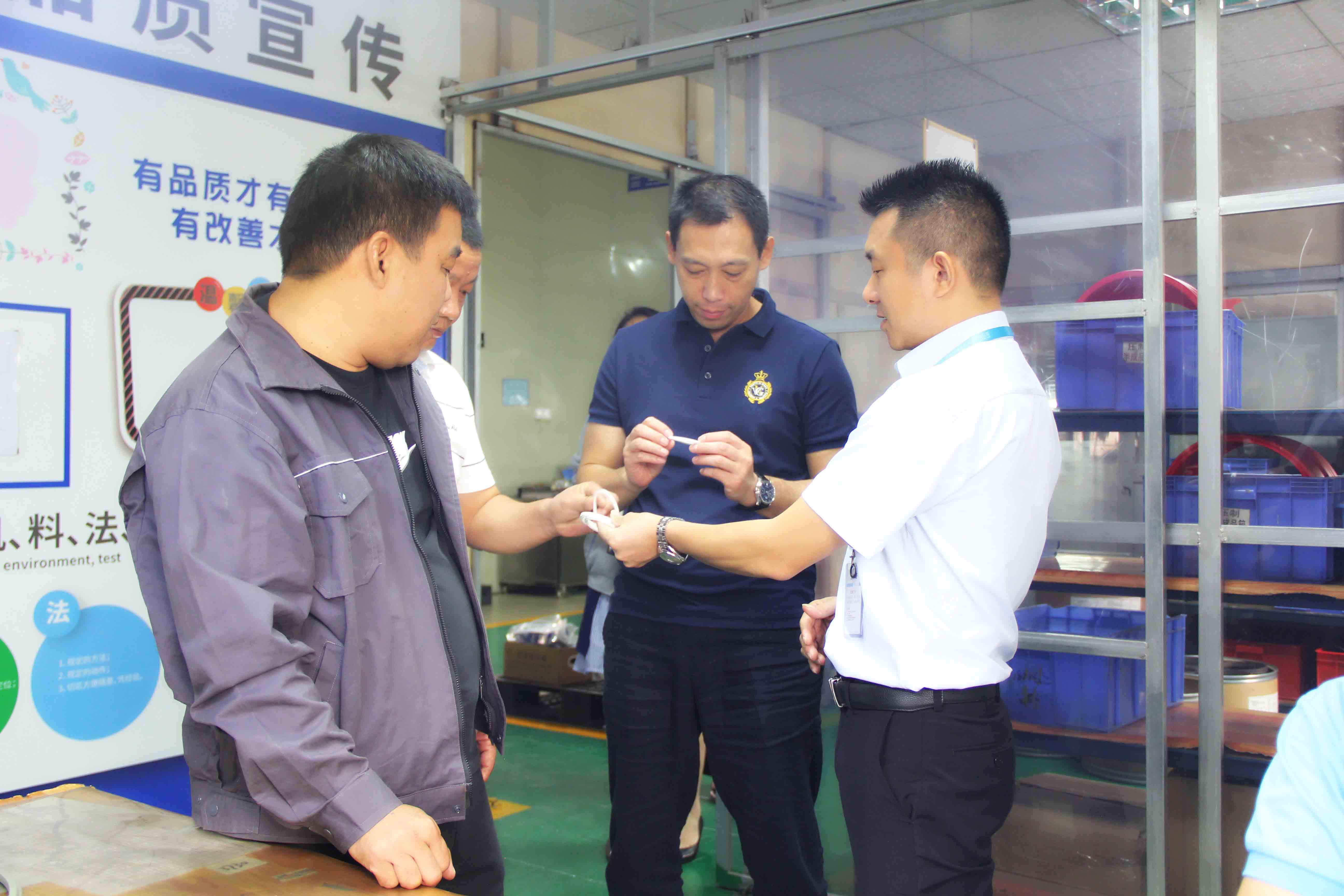 參觀油封成品檢測部門