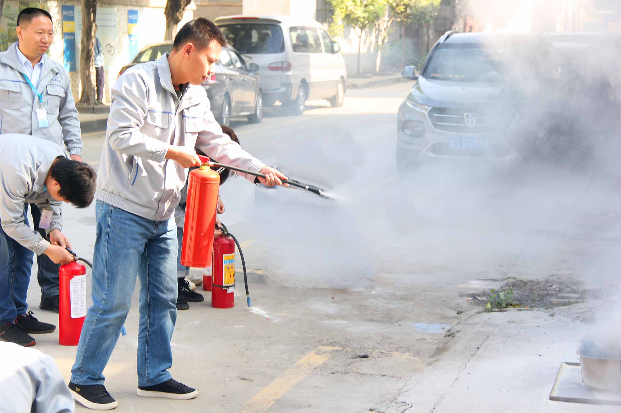 滅火實(shí)操演練